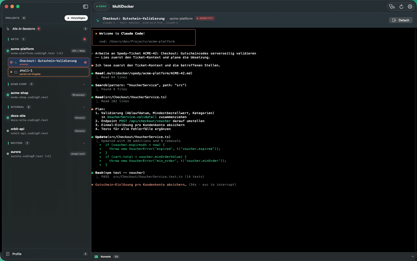 Eingebettetes Terminal in MultiDocker mit einer laufenden Claude-Code-Session zum Ticket ACME-42: der Agent liest die Ticket-Datei, sucht die VoucherService-Klasse, erstellt einen Plan, ändert den Code und führt die Tests aus